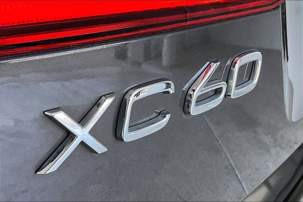 2023 Volvo XC60 B5 Ultimate Bright Theme