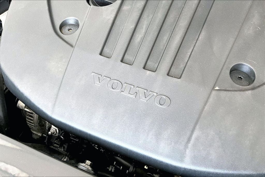 2023 Volvo XC60 B5 Ultimate Bright Theme