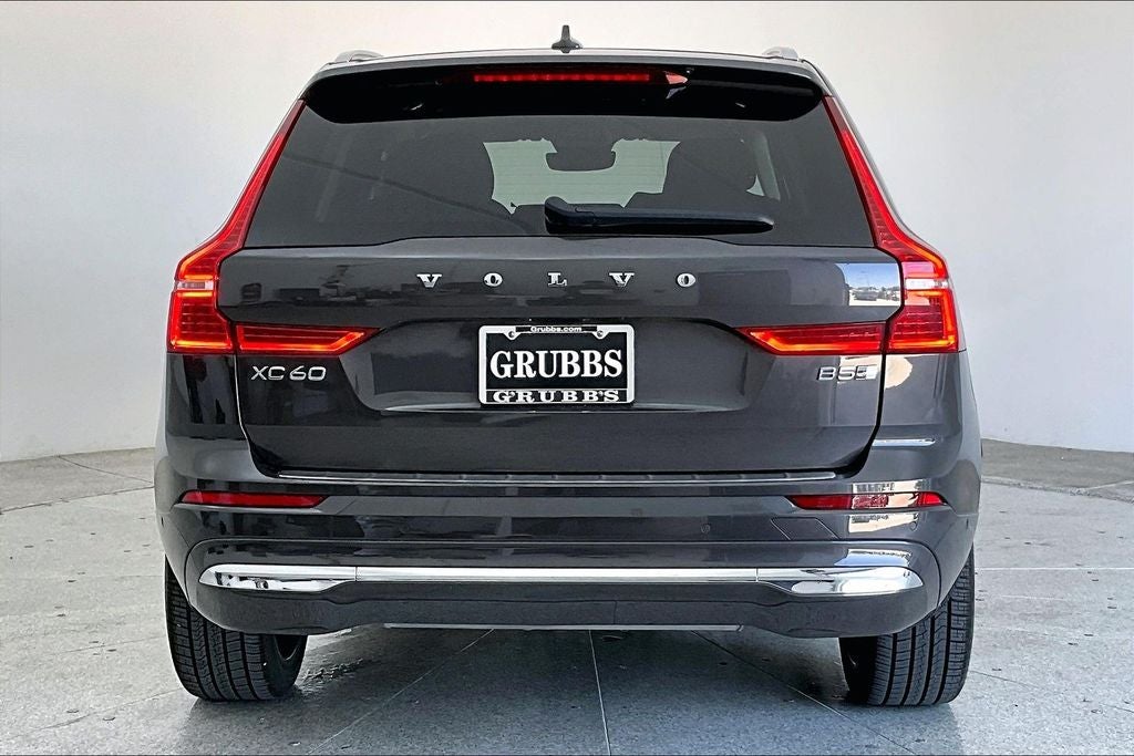 2023 Volvo XC60 B5 Ultimate Bright Theme