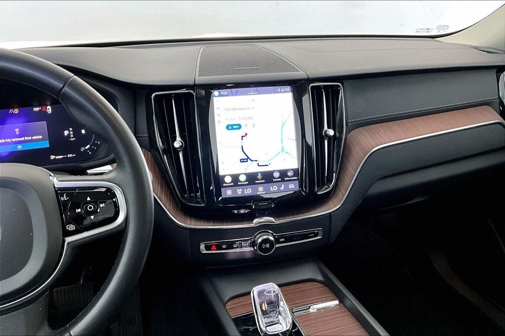 2023 Volvo XC60 B5 Ultimate Bright Theme