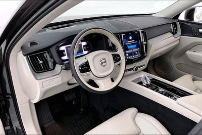 2023 Volvo XC60 B5 Ultimate Bright Theme