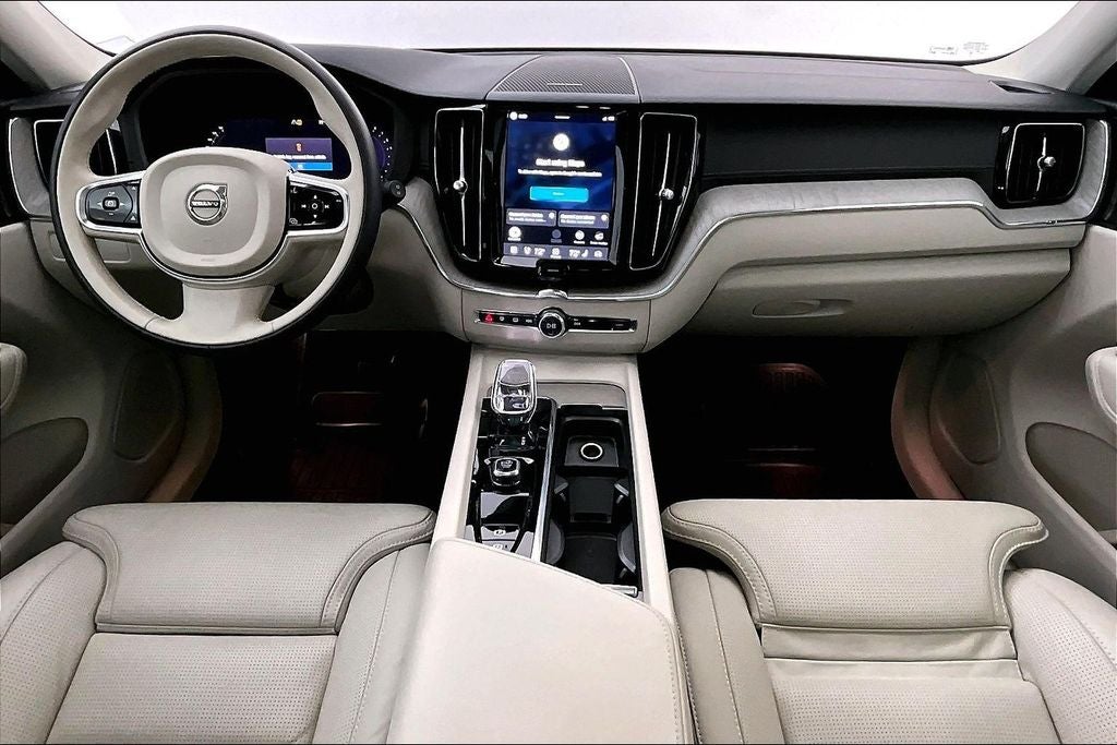 2023 Volvo XC60 B5 Ultimate Bright Theme