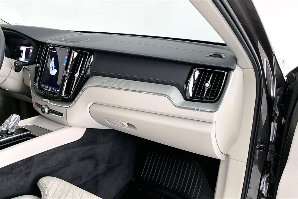 2023 Volvo XC60 B5 Ultimate Bright Theme