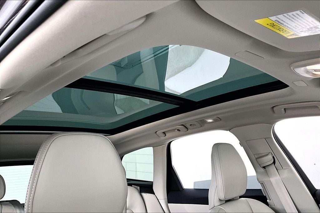 2023 Volvo XC60 B5 Ultimate Bright Theme