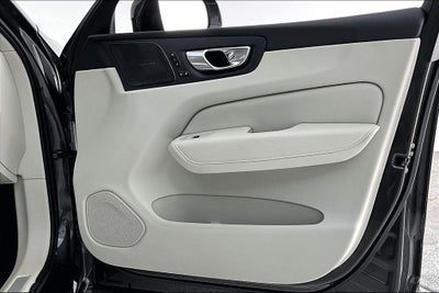 2023 Volvo XC60 B5 Ultimate Bright Theme