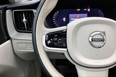 2023 Volvo XC60 B5 Ultimate Bright Theme