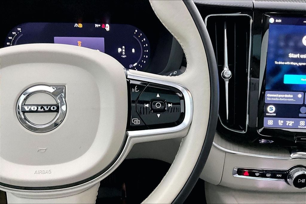 2023 Volvo XC60 B5 Ultimate Bright Theme