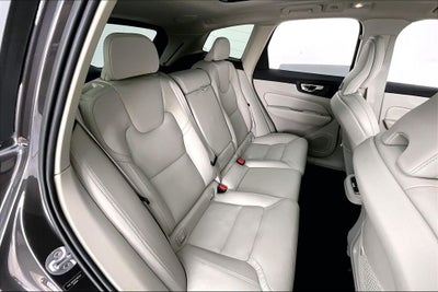 2023 Volvo XC60 B5 Ultimate Bright Theme