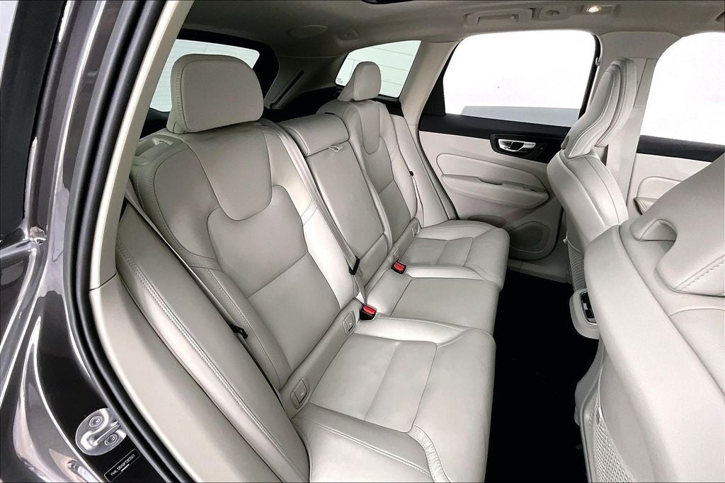 2023 Volvo XC60 B5 Ultimate Bright Theme