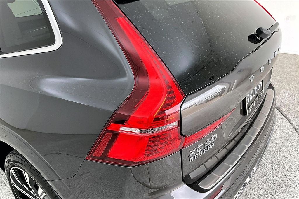 2023 Volvo XC60 B5 Ultimate Bright Theme