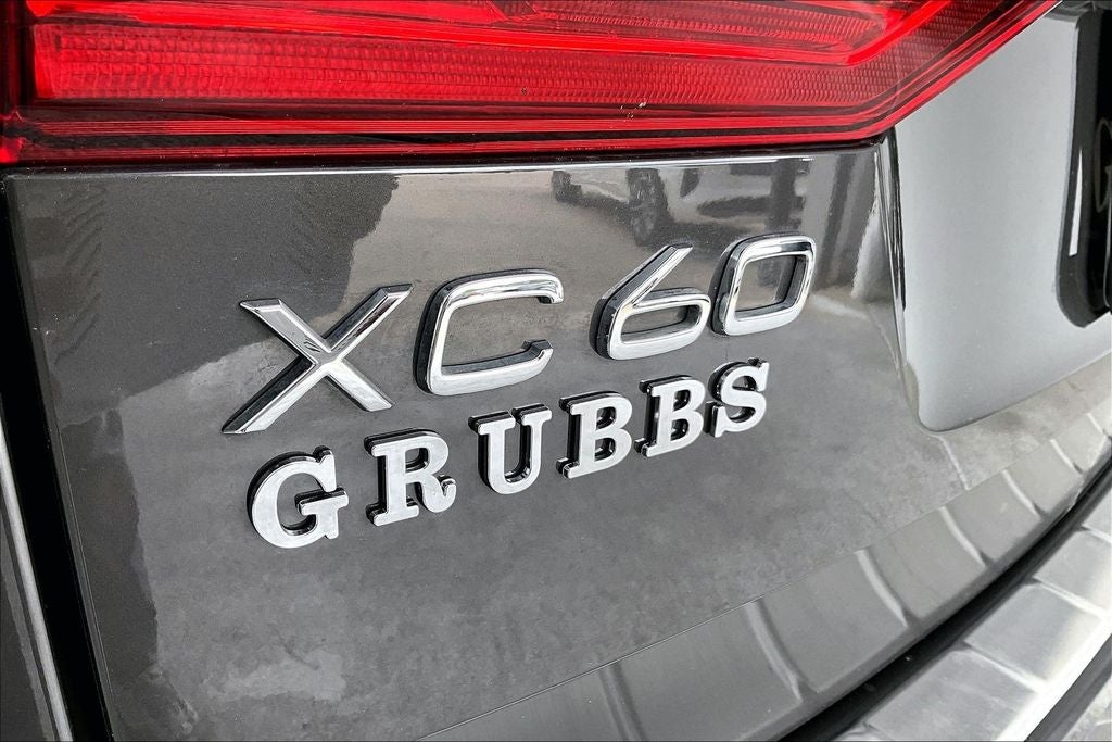 2023 Volvo XC60 B5 Ultimate Bright Theme