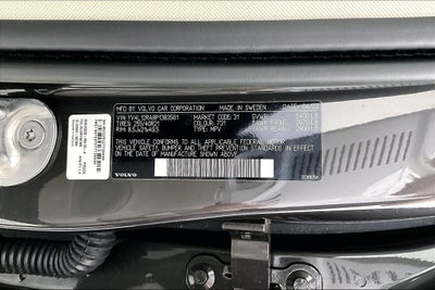 2023 Volvo XC60 B5 Ultimate Bright Theme