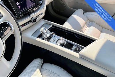 2023 Volvo XC60 B5 Ultimate Bright Theme