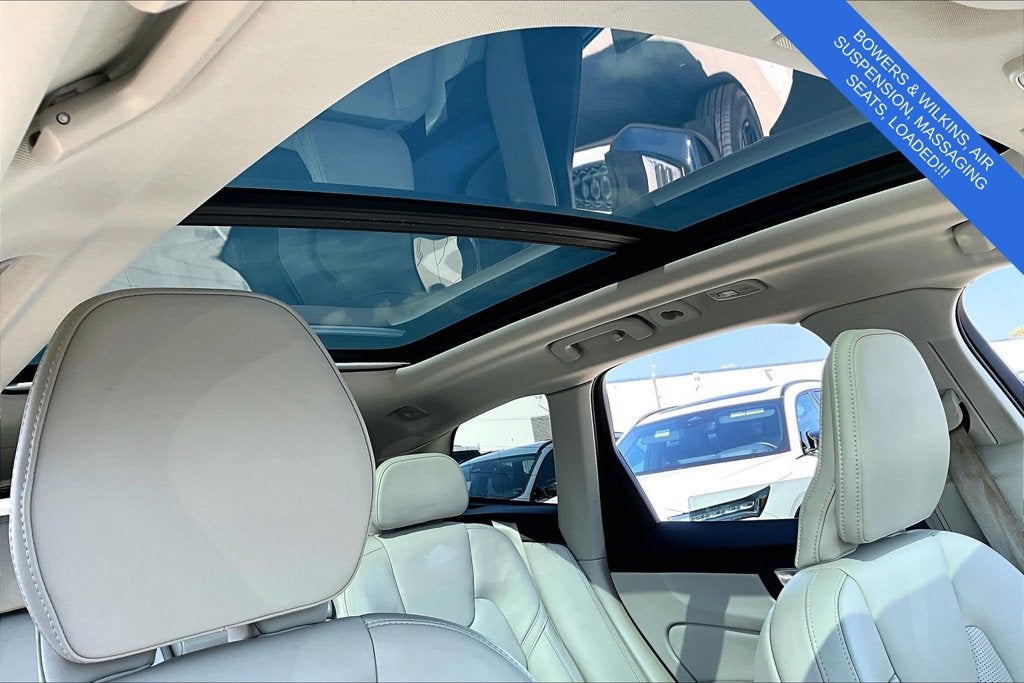 2023 Volvo XC60 B5 Ultimate Bright Theme