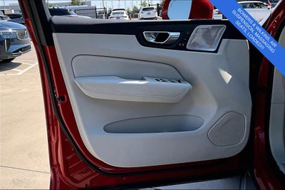 2023 Volvo XC60 B5 Ultimate Bright Theme