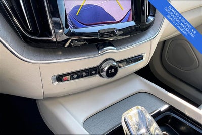 2023 Volvo XC60 B5 Ultimate Bright Theme