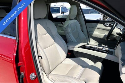 2023 Volvo XC60 B5 Ultimate Bright Theme
