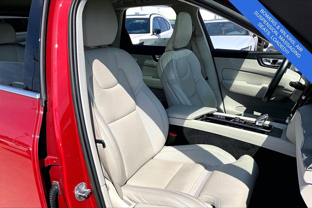 2023 Volvo XC60 B5 Ultimate Bright Theme