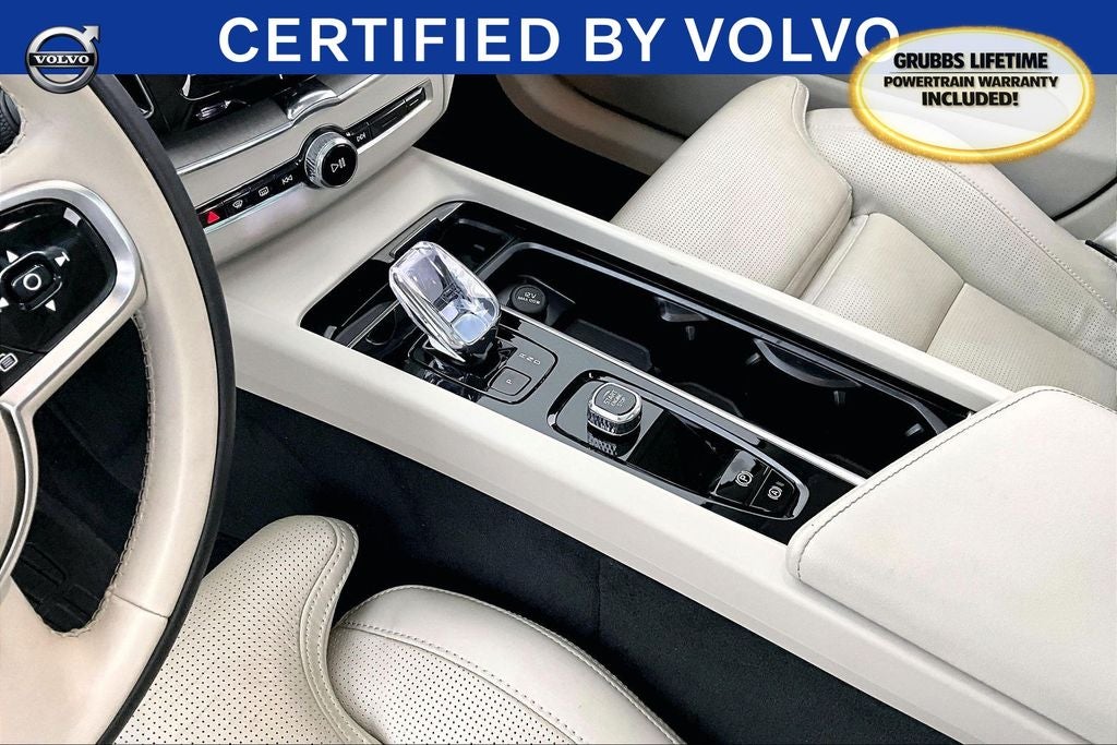 2023 Volvo XC60 B5 Ultimate Bright Theme