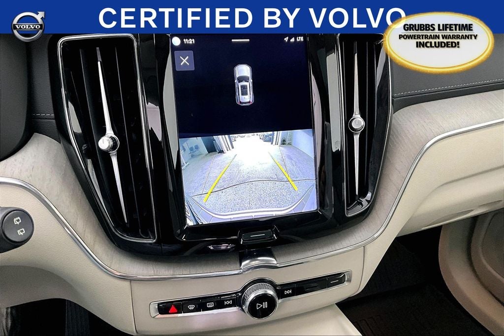 2023 Volvo XC60 B5 Ultimate Bright Theme