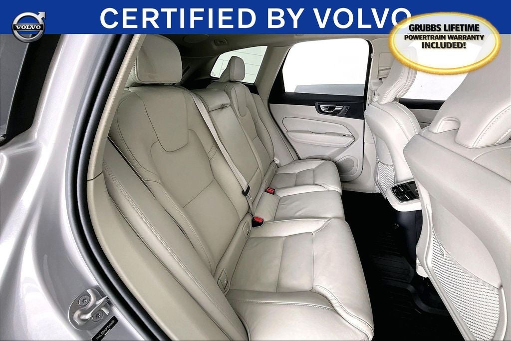 2023 Volvo XC60 B5 Ultimate Bright Theme
