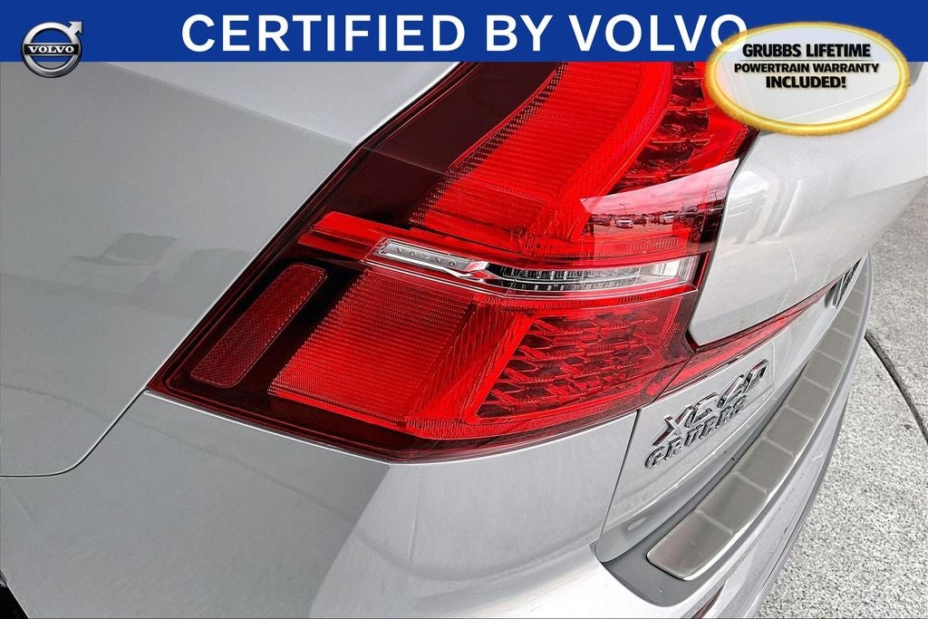 2023 Volvo XC60 B5 Ultimate Bright Theme