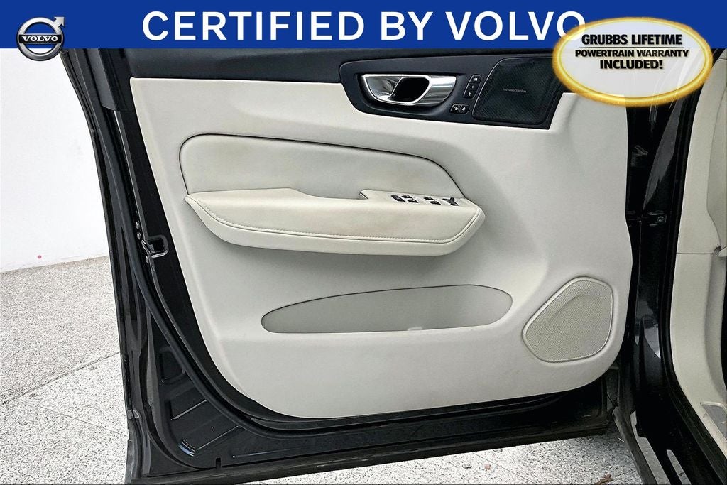 2023 Volvo XC60 B5 Ultimate Bright Theme