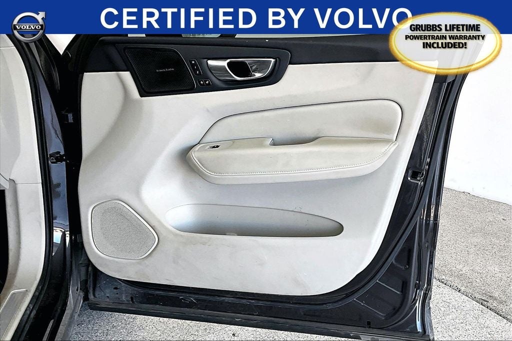 2023 Volvo XC60 B5 Ultimate Bright Theme