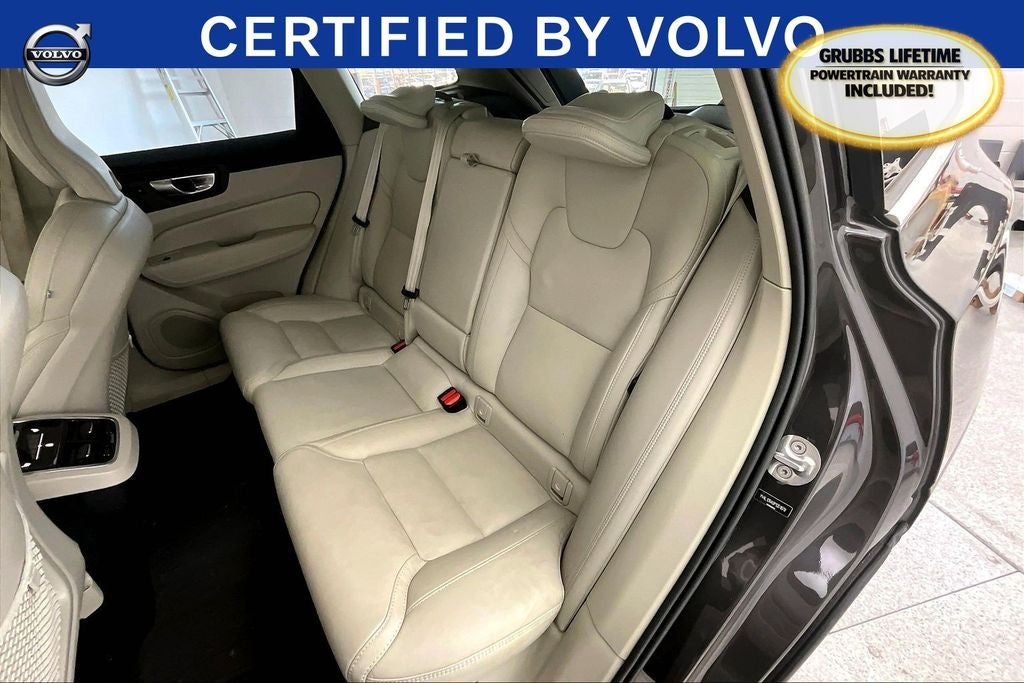 2023 Volvo XC60 B5 Ultimate Bright Theme