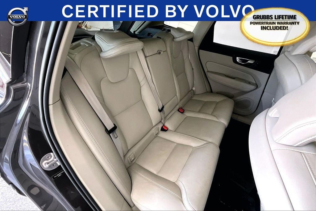 2023 Volvo XC60 B5 Ultimate Bright Theme