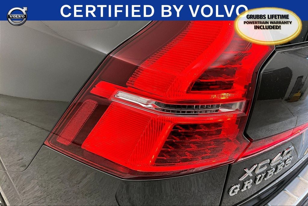 2023 Volvo XC60 B5 Ultimate Bright Theme
