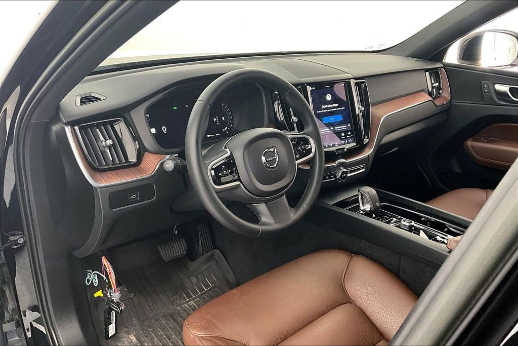 2023 Volvo XC60 B5 Plus Bright Theme