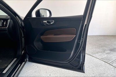 2023 Volvo XC60 B5 Plus Bright Theme