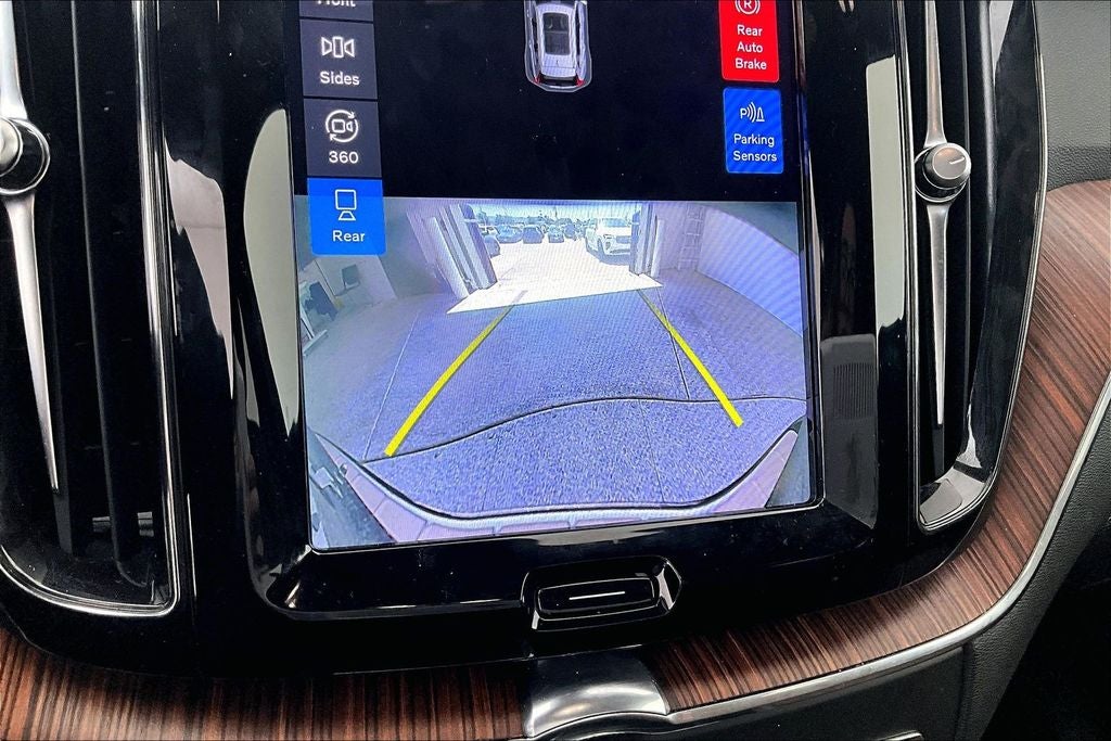 2023 Volvo XC60 B5 Plus Bright Theme