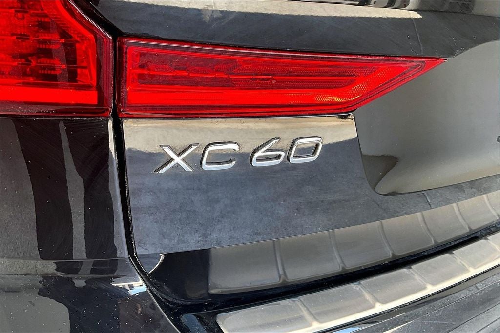 2023 Volvo XC60 B5 Plus Bright Theme