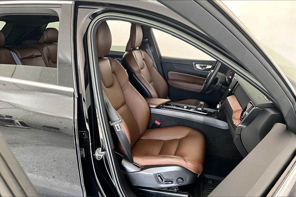 2023 Volvo XC60 B5 Plus Bright Theme