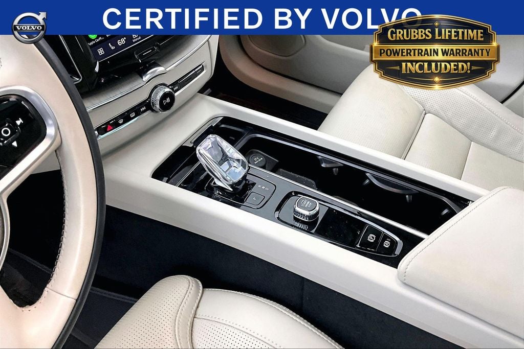 2023 Volvo XC60 B5 Ultimate Bright Theme