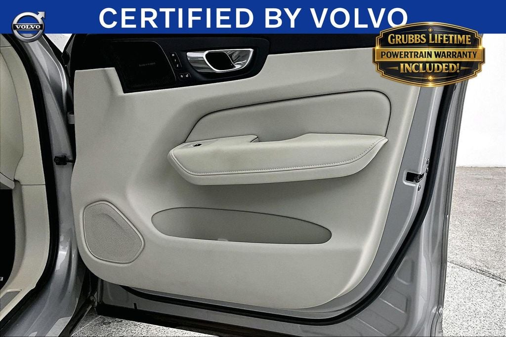 2023 Volvo XC60 B5 Ultimate Bright Theme