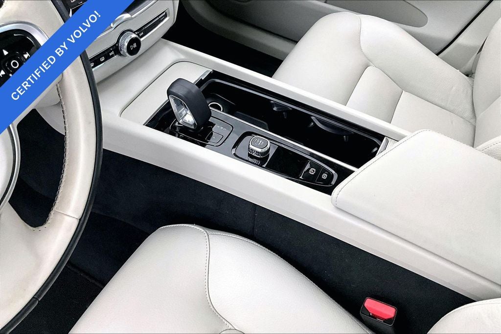 2024 Volvo XC60 B5 Core Dark Theme