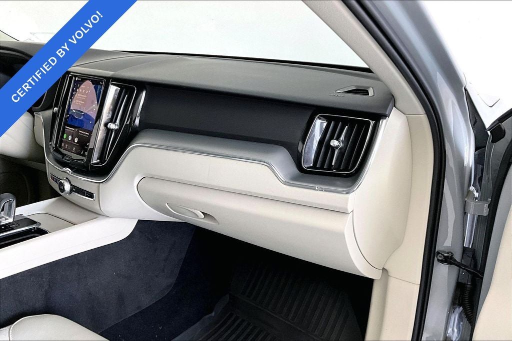 2024 Volvo XC60 B5 Core Dark Theme
