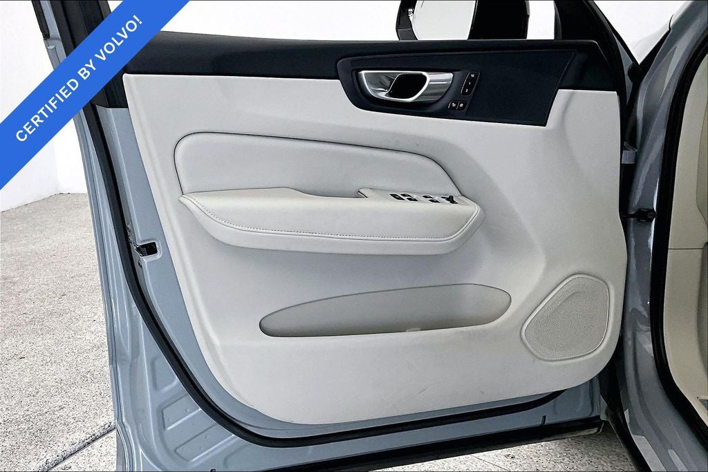 2024 Volvo XC60 B5 Core Dark Theme