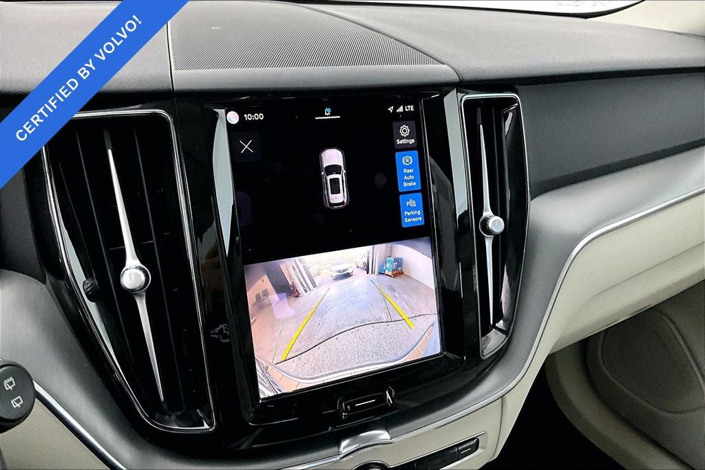 2024 Volvo XC60 B5 Core Dark Theme