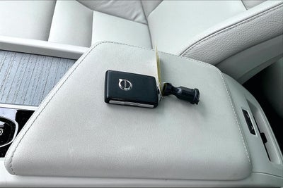 2024 Volvo XC60 B5 Plus Dark Theme