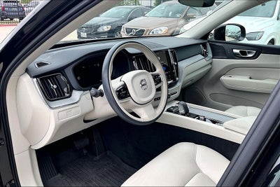 2024 Volvo XC60 B5 Plus Dark Theme