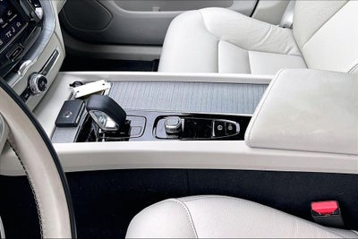 2024 Volvo XC60 B5 Plus Dark Theme