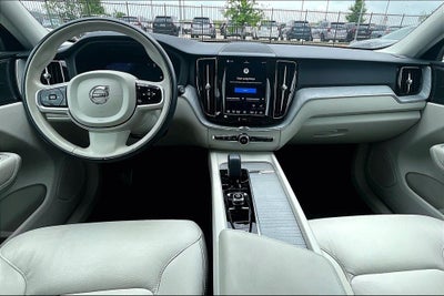 2024 Volvo XC60 B5 Plus Dark Theme