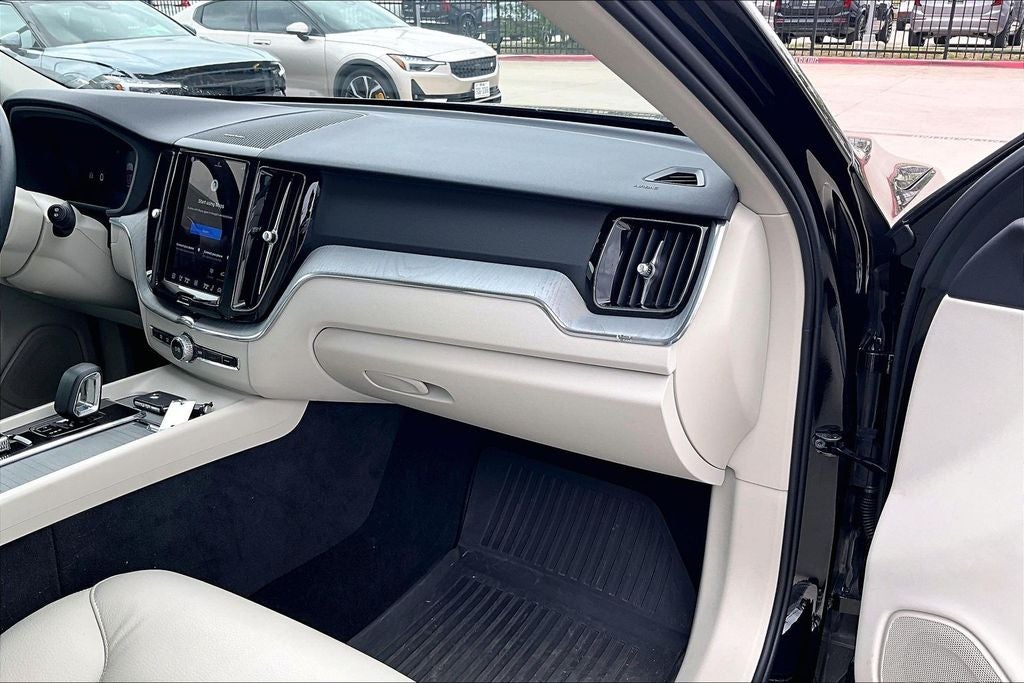 2024 Volvo XC60 B5 Plus Dark Theme