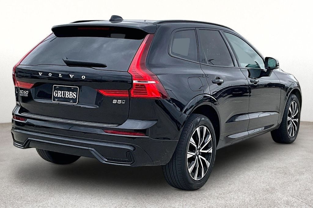 2024 Volvo XC60 B5 Plus Dark Theme