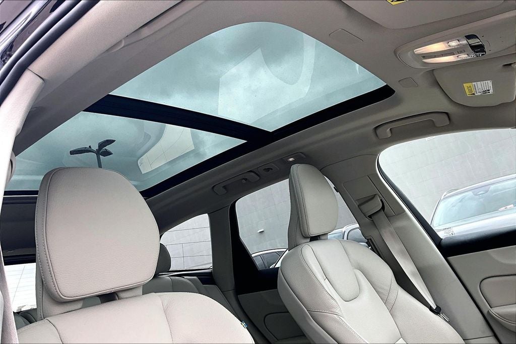 2024 Volvo XC60 B5 Plus Dark Theme