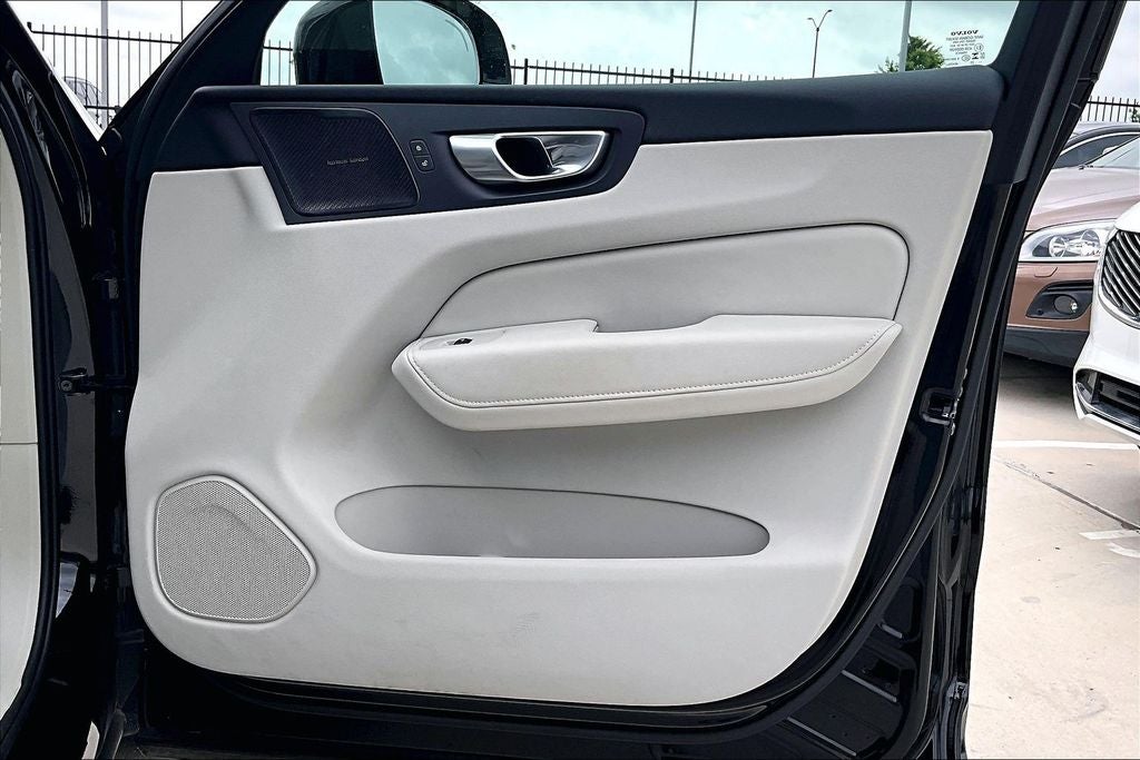 2024 Volvo XC60 B5 Plus Dark Theme